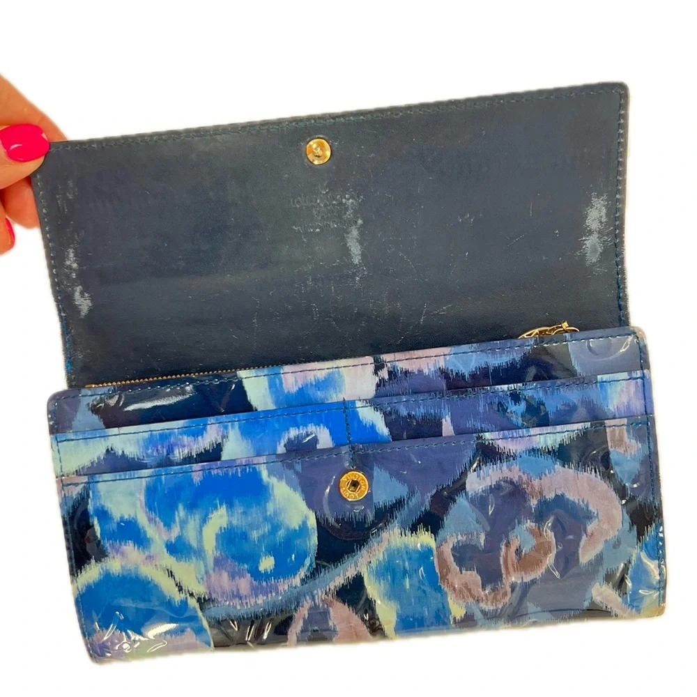 Louis Vuitton Ikat Floral Monogram Vernis Sarah Long Wallet in Grand Bleu